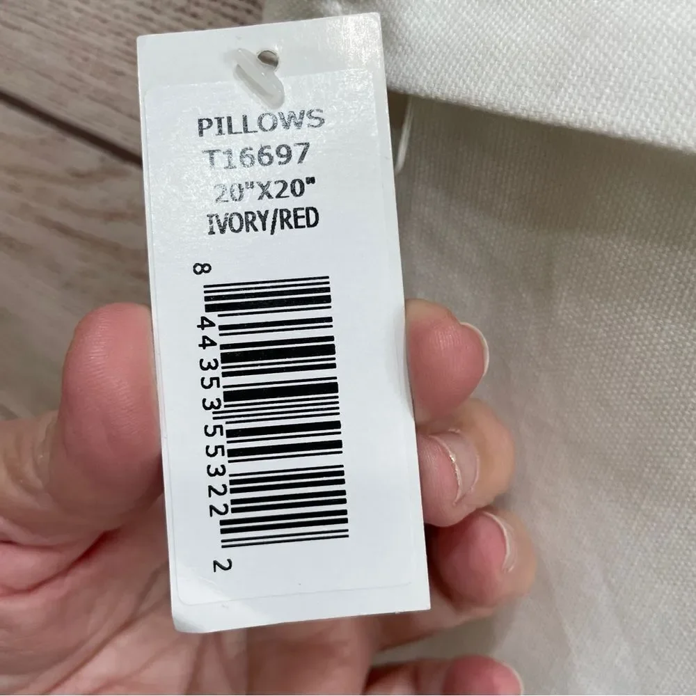 NEW WITH TAGS TWO RIZZY HOME MERRY AND BRIGHT‎ CHRISTMAS PILLOW COVERS